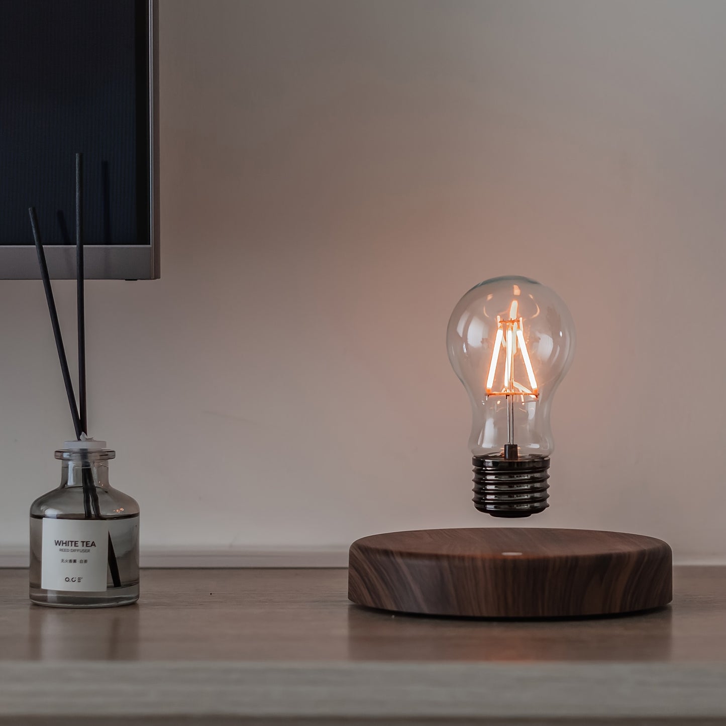 Floating Light Bulb for Living Room Magnetic Levitation Bulb Night Light In Bedroom Cozy Corner Floating Bulb for Thanksgiving Day Christmas Birthday Gift And Home Decor