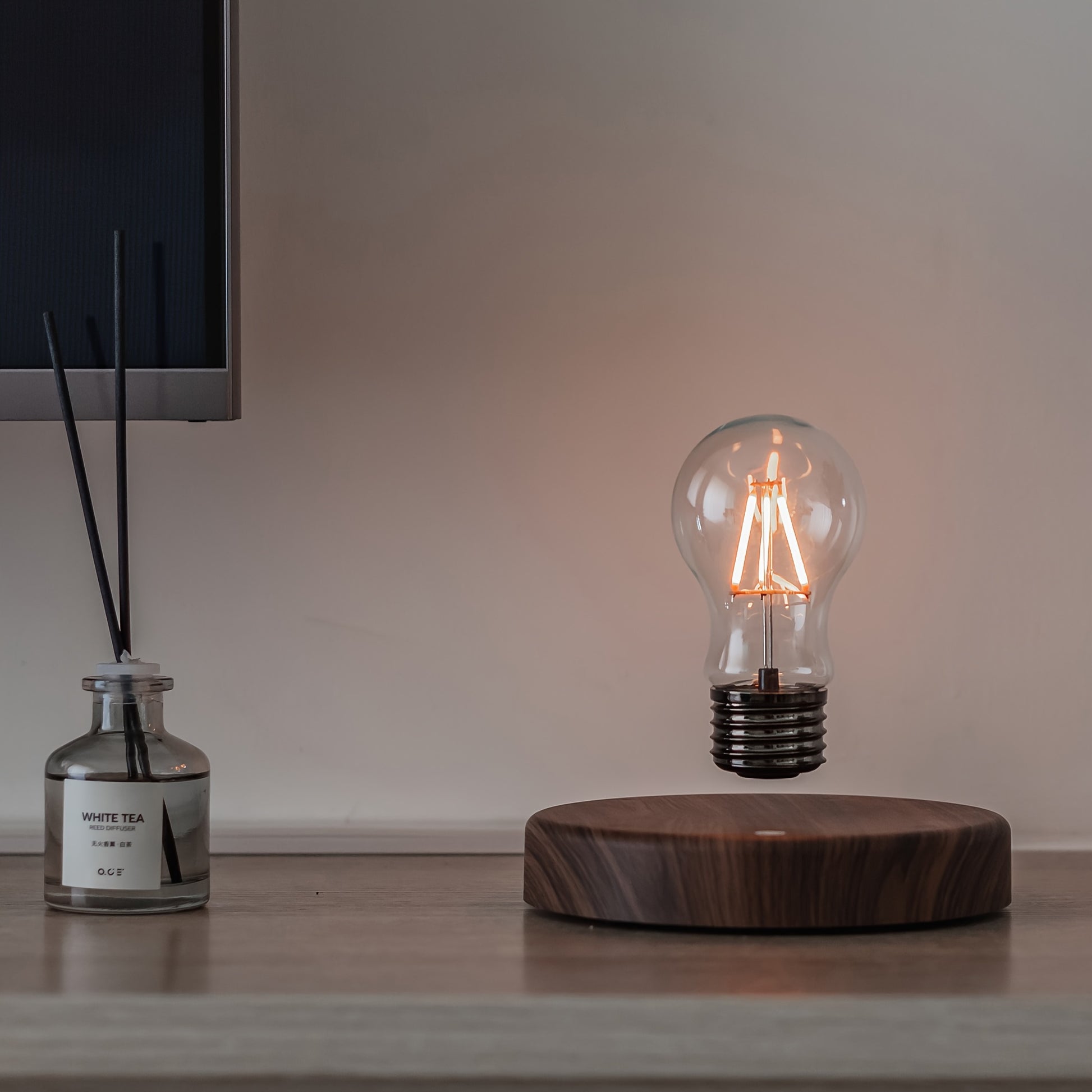 Floating Light Bulb for Living Room Magnetic Levitation Bulb Night Light In Bedroom Cozy Corner Floating Bulb for Thanksgiving Day Christmas Birthday Gift And Home Decor