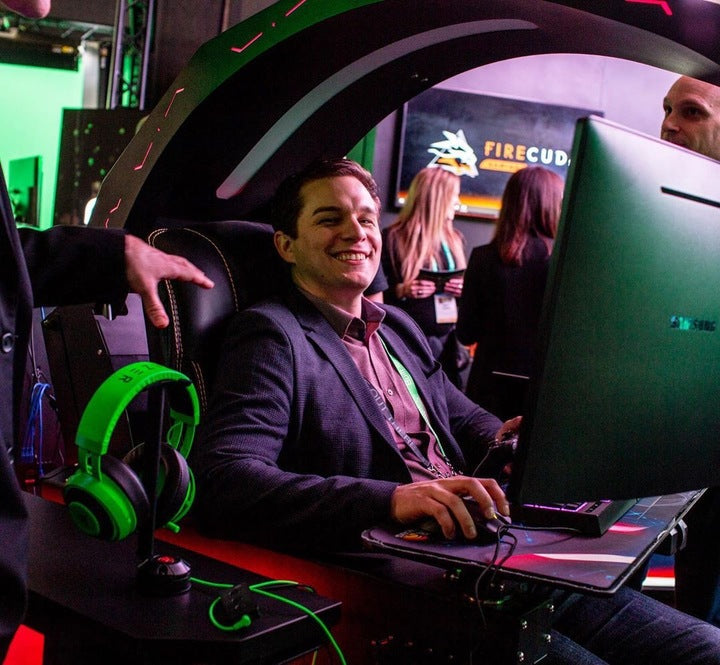 CES Hot Imperator Works IW R1 Computer Cockpit Genuine Leather Chair Workstation with RGB OEM ODM acer predator Thronos comfort